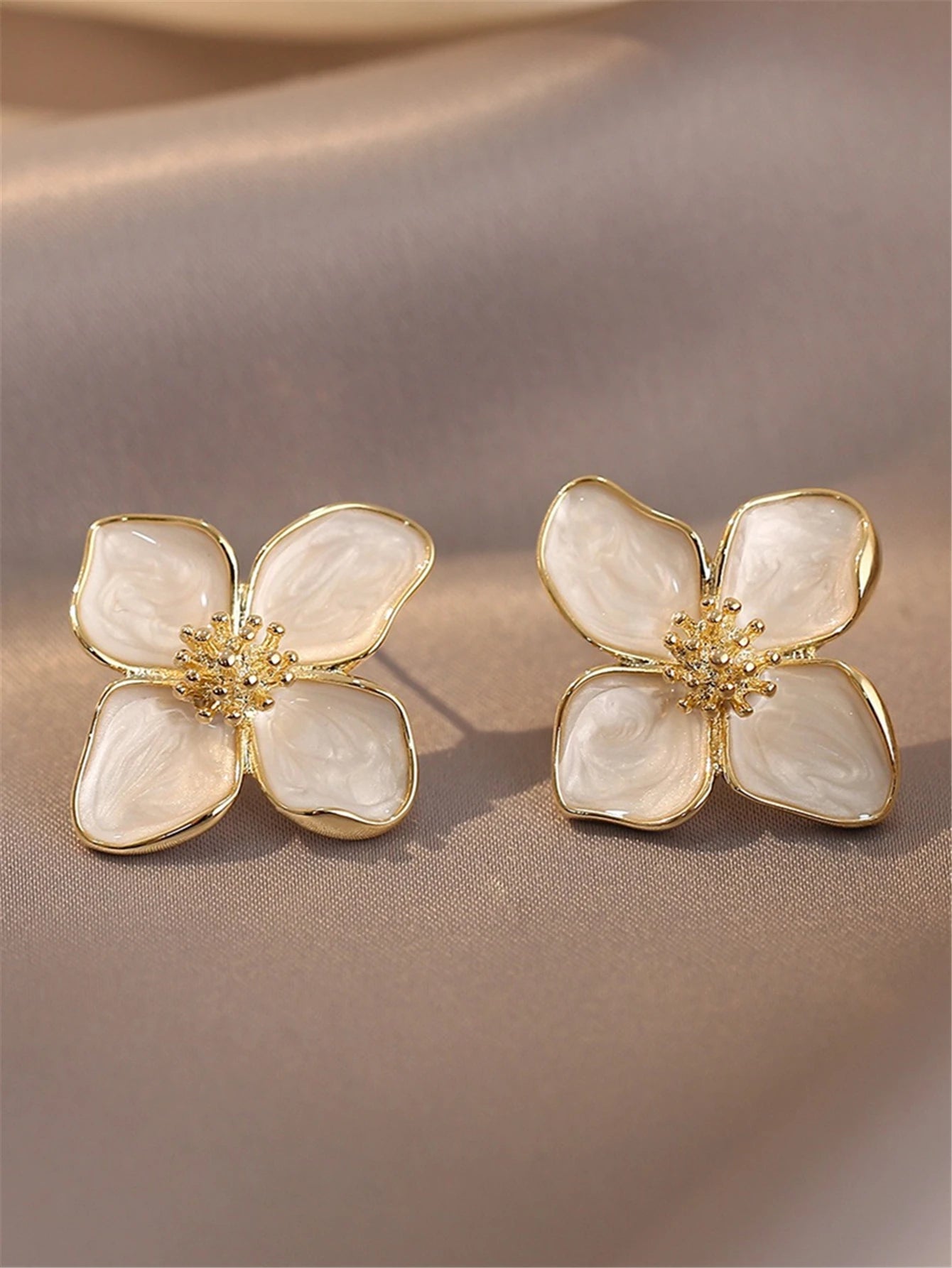 Hibiscus Glaze Flower Studs