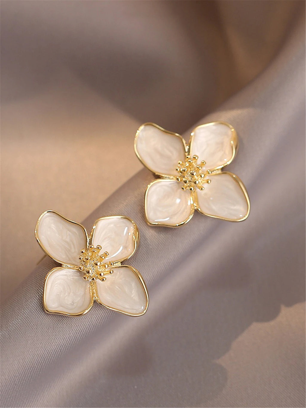 Hibiscus Glaze Flower Studs