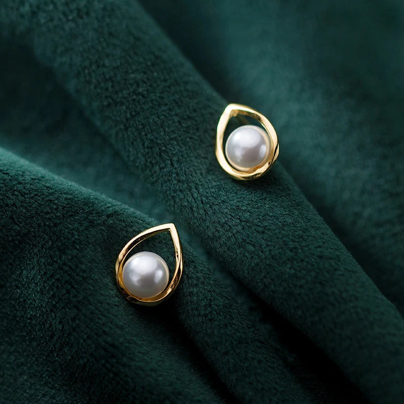 Charm Drop Water Pearl Stud